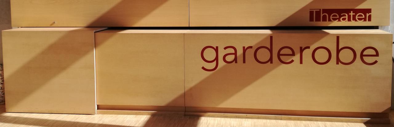 Bild vergr&ouml;&szlig;ern: Garderobe