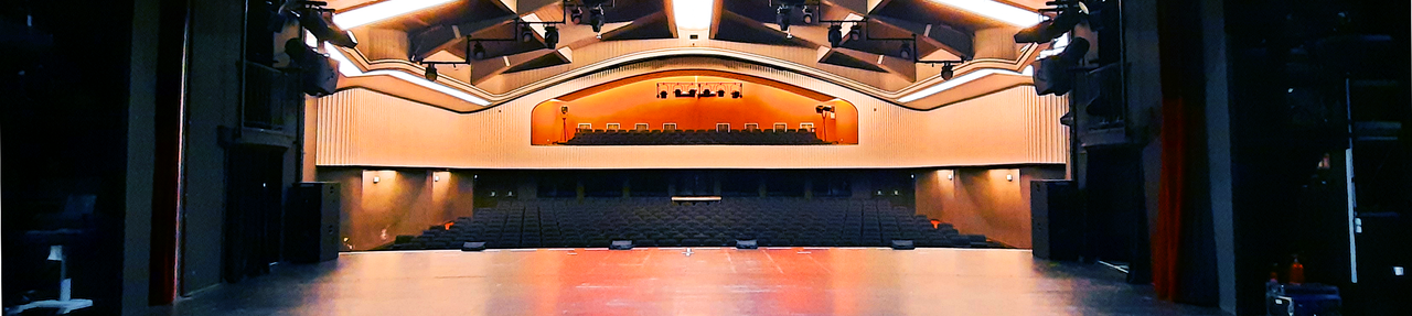 Bild vergr&ouml;&szlig;ern: B&uuml;hne Saal 